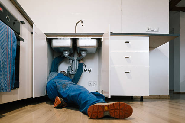 Professional Leak Detection technician working in Fort Lee, NJ